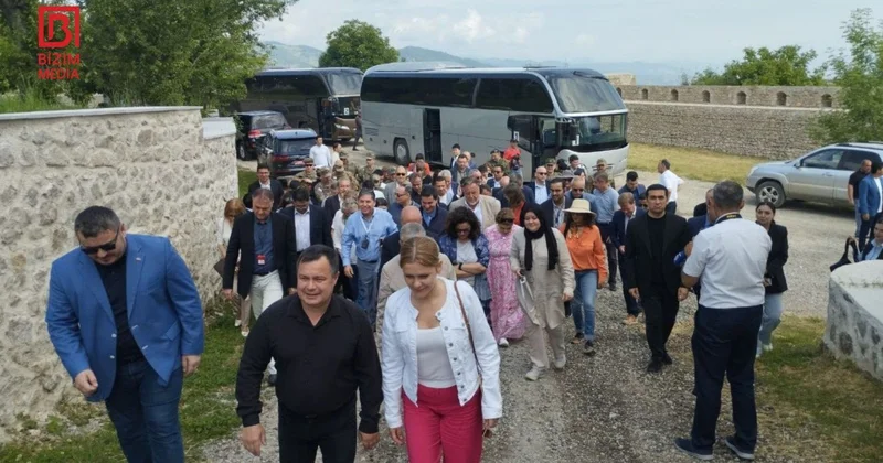 Hikmət Hacıyev xarici diplomatlarla birgə Bülbülün ev muzeyində VİDEO