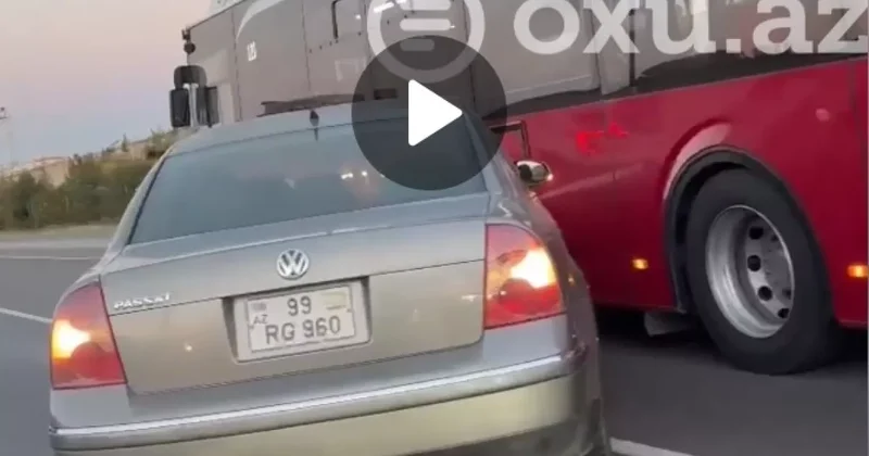 Легковой автомобиль протаранил автобус Baku Bus ВИДЕО