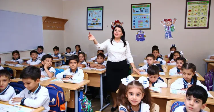 Azərbaycanın orta məktəblərində çalışan müəllimlərin sayı AÇIQLANDI