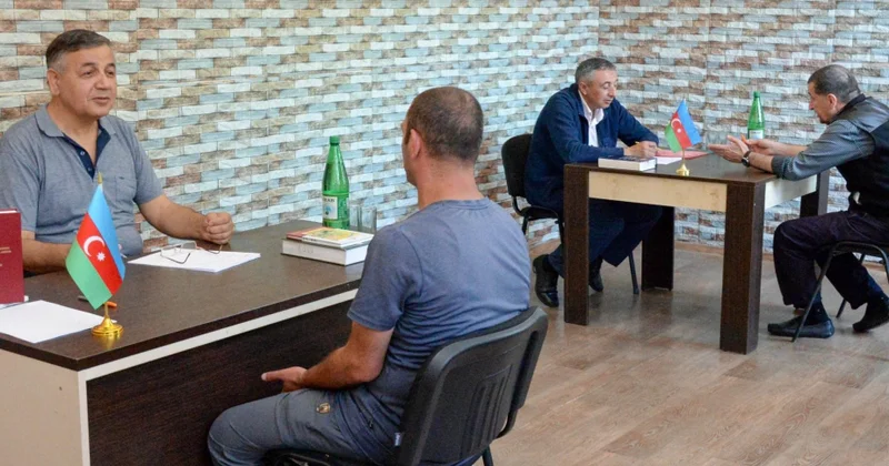 Vəkillər məhkumlara hüquqi yardım göstəriblər