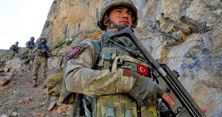 Türk ordusu PKK nın silah sursat mağarasını məhv edib