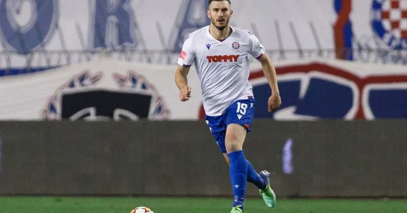 “Zirə”nin rəqibi futbolçusu ilə yollarını ayırıb