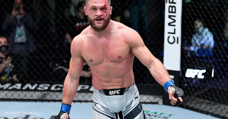 UFC: Rafael Fiziyev çilili döyüşçünü məğlub edib