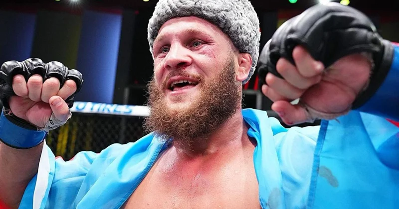 Рафаэль Физиев одержал победу на турнире UFC в Баку