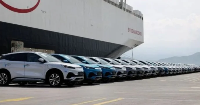 Çindən limana 20 futbol meydançası qədər elektromobil gətirilib