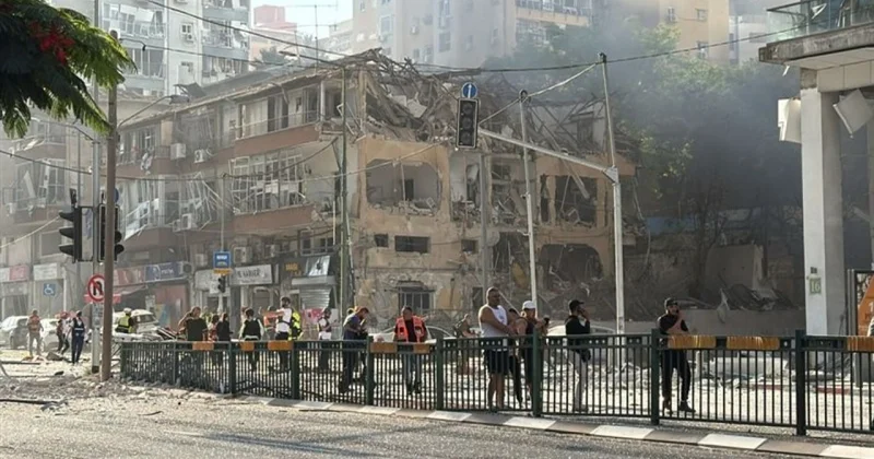 İran Tel Əvivə raket və PUA larla hücum edir