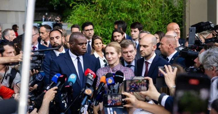 İranın XİN başçısı Cenevrədə avropalı nazirlərlə danışıqlar aparıb