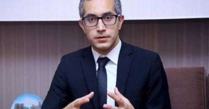 Müəllim 8 ci sinif səviyyəsində suallara cavab verə bilmirsə, millətə ziyan verir Kamran Əsədov
