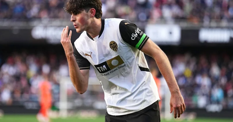 Valensiya gənc yarımmüdafiəçini Milan a satmaqdan imtina edib