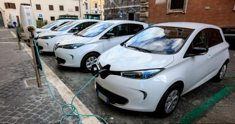 Ekspert AÇIQLADI: Elektrikli avtomobil almaq istəyənlər bu məsələdə narahat olmamalıdır