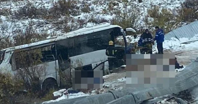 Avtobusu dərəyə aşırıb 5 nəfərin ölümünə səbəb olan sürücü cəzalandı 4 İL HƏBS VİDEO