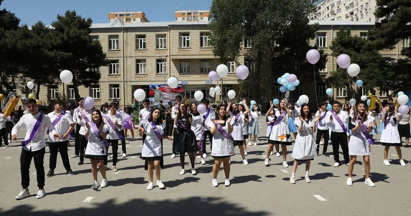 Bu direktorlar son zəngə görə CƏZALANDIRILDI
