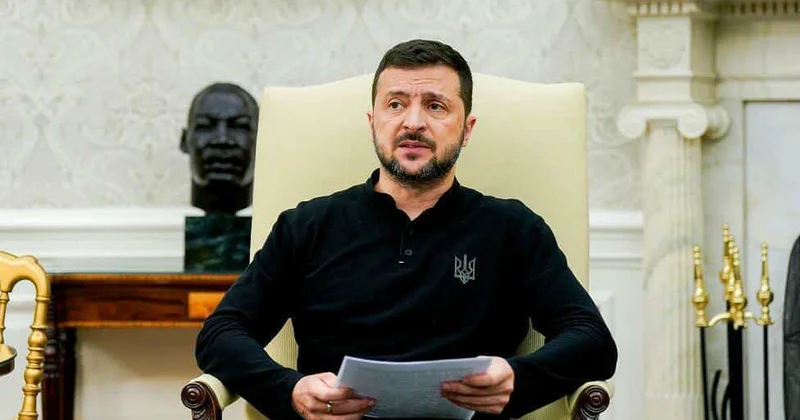 Zelenski hərbçilərlə görüş keçirib