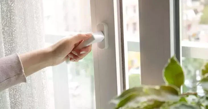 Pəncərələri açmaq üçün doğru saat budur