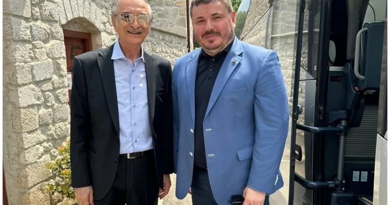 Ukraynanın səfiri Bülbülün ev muzeyindən paylaşım edib