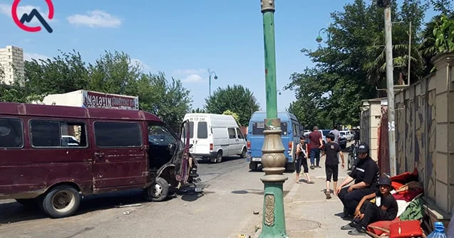 Tarladan qayıdan işçilər qəzaya düşdü Fotolar