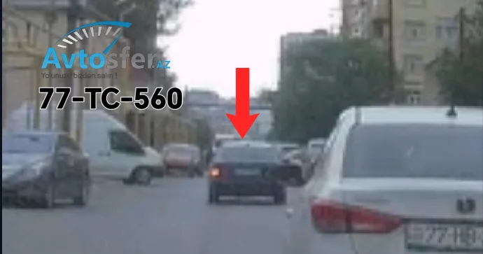 Yolu kəsib sərnişin düşürür, sonra isə onunla söhbət edir VİDEO