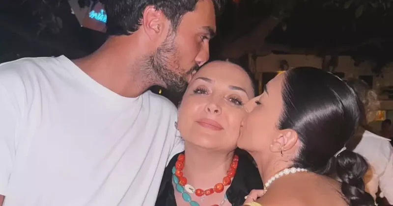 Mahir anasının ad gününü qeyd etdi