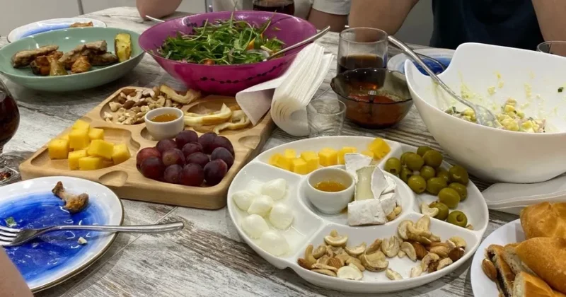 Ziyarət zamanı bu üç vərdiş aşağı intellekt göstərir Əsla etməyin!