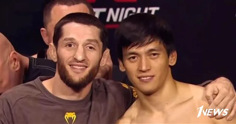 Стартовали бои предварительного карда UFC Fight Night в Баку