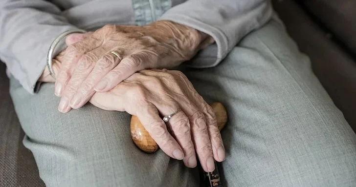 Избитая в Сумгайыте 83 летняя женщина умерла в больнице