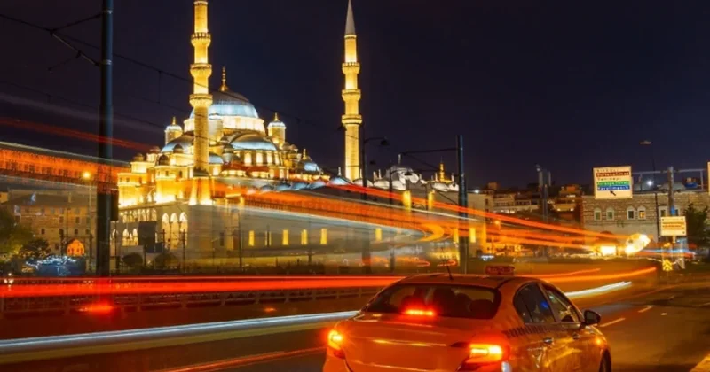 İstanbulda qaydaları pozan taksi sürücülərini dronlar izləməyə başlayıb