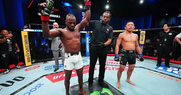 Капе нокаутировал Хоригути и приблизился к титульному бою UFC ВИДЕО