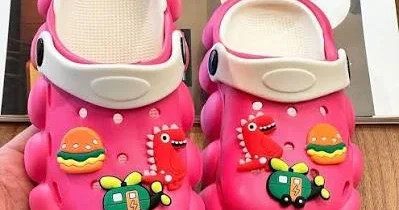 Pediatr: Crocs tipli ayaqqabılar uşaq pəncəsinin sağlam inkişafı üçün uyğun seçim deyil