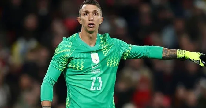Muslera əfsanəyə çatdı Taffarelin rekorduna şərik oldu