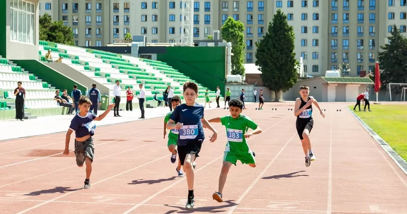 Məktəblilərin ilk olimpiadasında atletika qalibləri bilindi FOTO