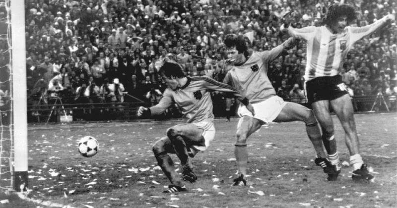 Topa deyil, tarixə vurulan zərbələr: Argentinanın ən mübahisəli Dünya Çempionatı