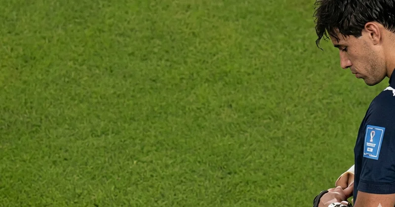 Futbolçu hakimin saatını oğurlayıb qoluna taxdı DÇ də qəribə hadisə