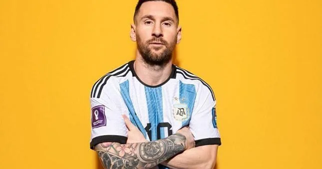 Argentinada 26 metrlik Messi heykəli ictimaiyyətə təqdim olundu