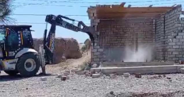Füzulidə qanunsuz tikililər söküldü Video