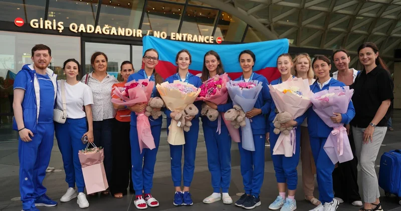 Bədii gimnastika üzrə qrup hərəkətləri komandası vətənə dönüb FOTO