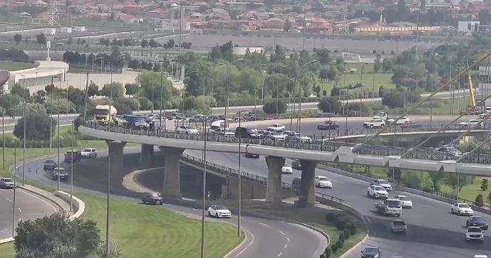 Серьезное ДТП на мосту Кёроглу : движение в сторону аэропорта ограничено