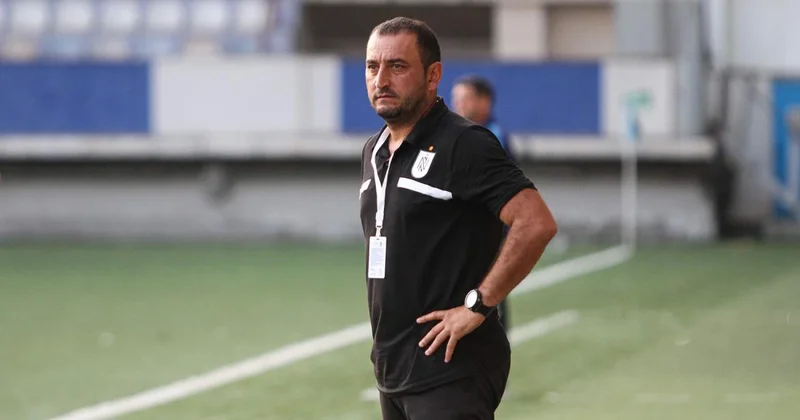 Neftçi nin baş məşqçisi istefa verdi RƏSMİ