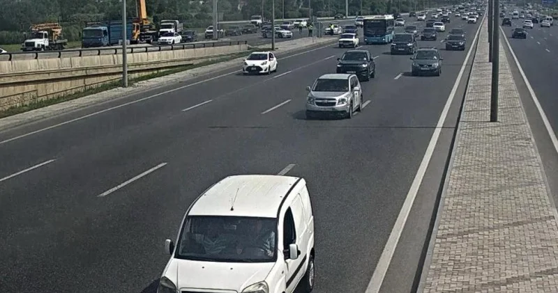 Heydər Əliyev propektində körpüdə yol qəzası olub FOTO