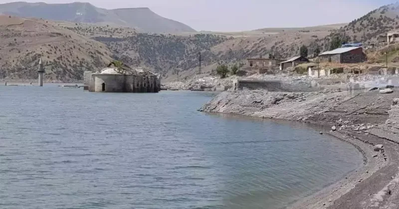 Sular çəkildi, tarixi kənd üzə çıxdı