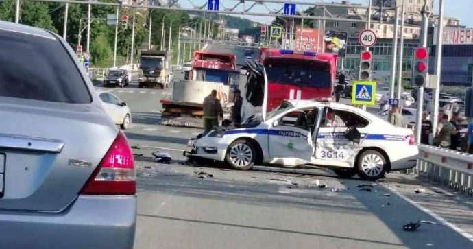 Yol polisləri təqib zamanı qəzaya düşdü: 2 si polis olmaqla 4 nəfər yaralandı VİDEO