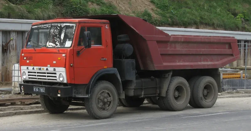 Kamaz 30 metrlik uçurumdan aşdı