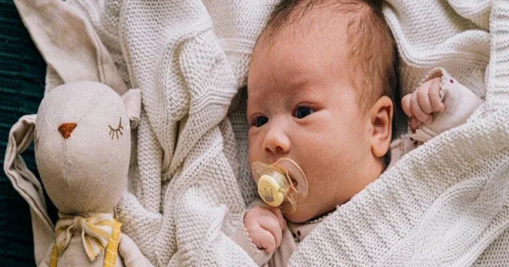 Doğum evində FACİƏ: 6 yaşlı uşaq yeni doğulan uşağı öldürdü