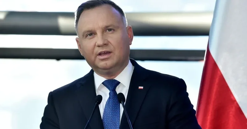 Президент Польши пережил волнительные минуты во время отдыха на море ФОТО