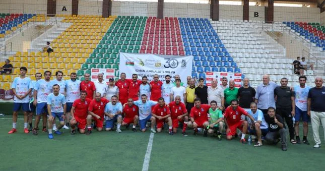 Jurnalistlərdə futbol veteranlarının oyunu keçirildi