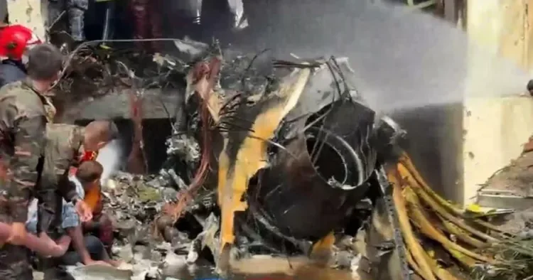 Banqladeşdə hərbi təyyarə qəzaya uğradı