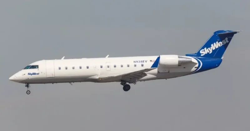 В США пилот SkyWest спас самолёт от столкновения с B 52