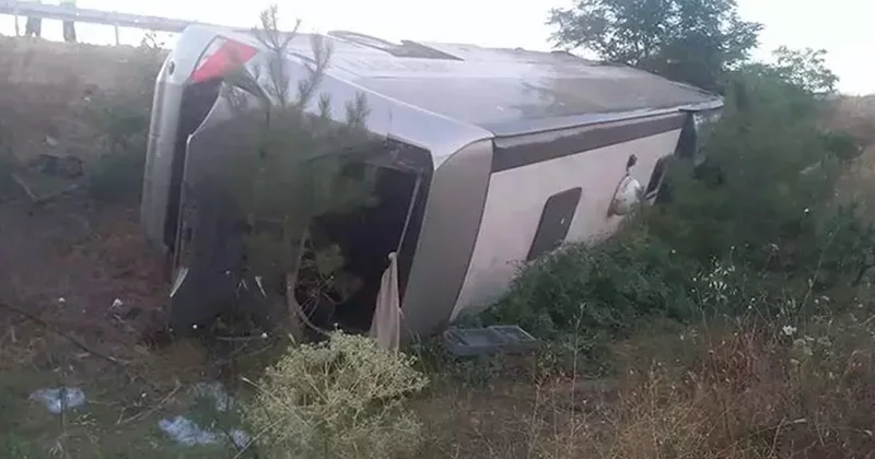 В Турции опрокинулся пассажирский автобус, пострадали 27 человек