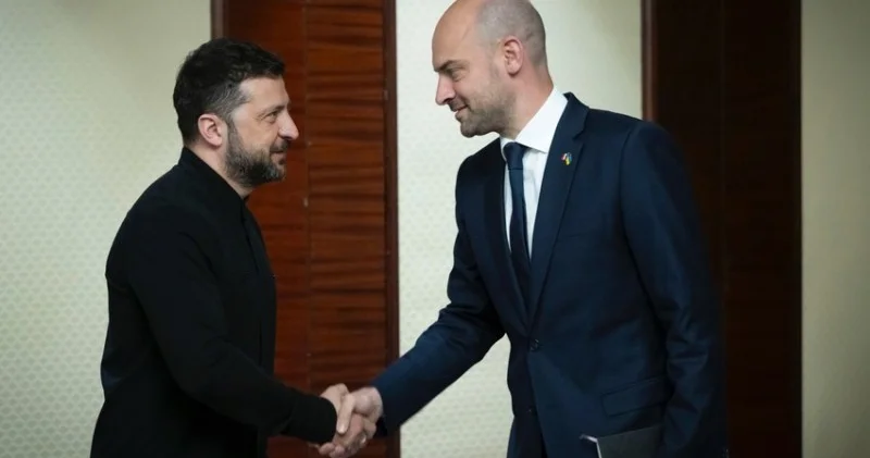 Zelenski: Barro ilə müdafiə sahəsində Fransa ilə birgə istehsalı müzakirə etdik