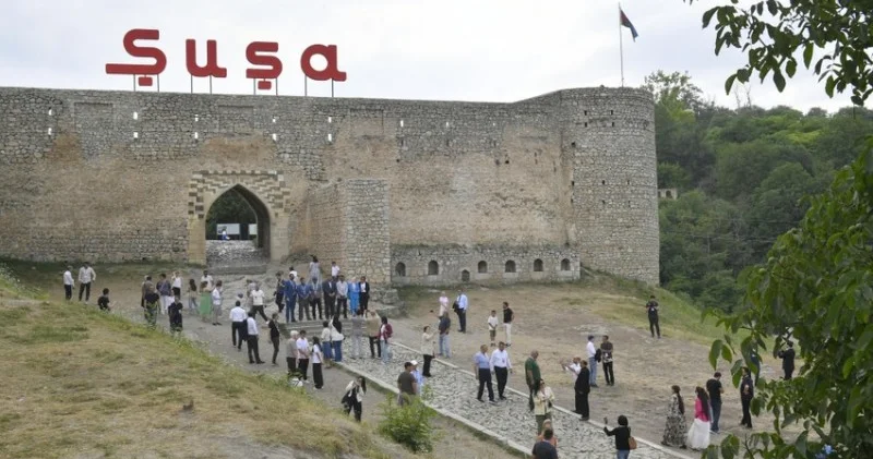Qlobal Media Forumunun iştirakçıları Şuşa şəhərinin tarixi məkanları ilə tanış olublar