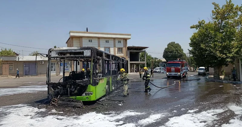 Bu Orta Asiya ölkəsində anormal istilər Hərəkətdə olan avtobus alovlandı (VİDEO)